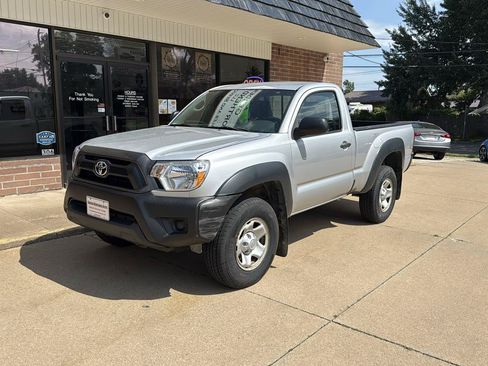 Used 2012 Toyota Tacoma 4x4 Regular Cab image 2