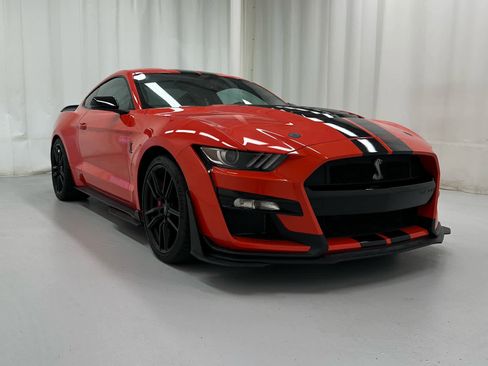 Used 2022 Ford Mustang Shelby GT500 w/ Technology Package RWD image 2