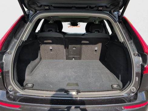 Used 2025 Volvo XC60 B5 Plus image 25