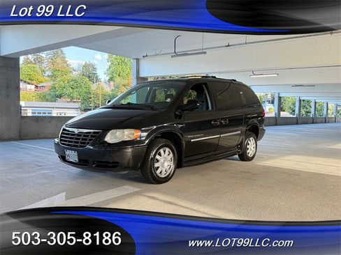 Used 2006 Chrysler Town & Country Touring w/ Trailer Tow Prep Group FWD image 10
