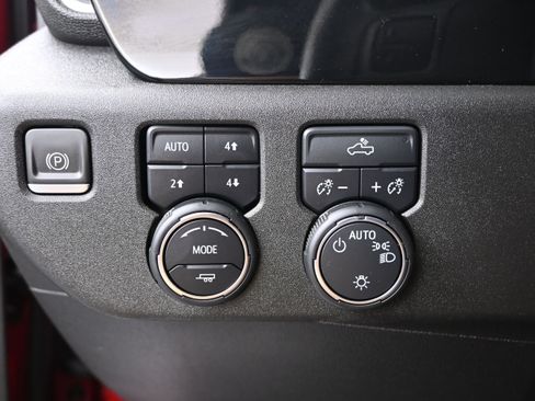 Used 2023 Chevrolet Silverado 1500 LT AWD/4WD image 12