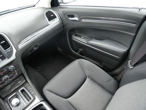 Used 2022 Chrysler 300 Touring w/ Sport Appearance Package image 11