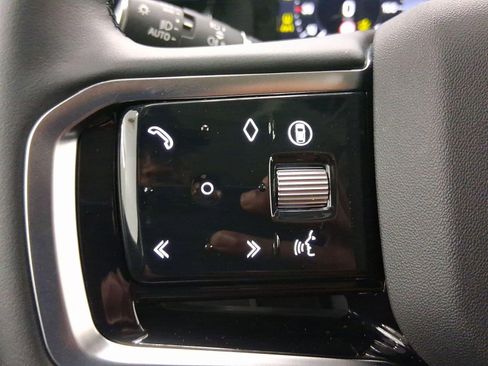 Used 2025 Land Rover Discovery Sport S image 13