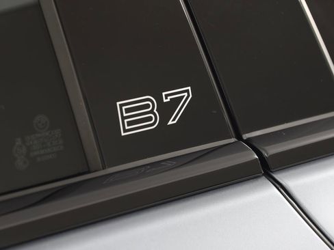 Used 2022 BMW ALPINA B7 xDrive w/ Luxury Rear Seating Package image 85