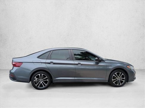 Used 2024 Volkswagen Jetta Sport FWD image 4