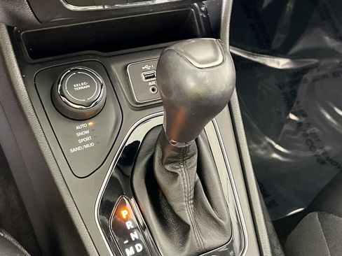 Used 2022 Jeep Cherokee Limited AWD/4WD image 15