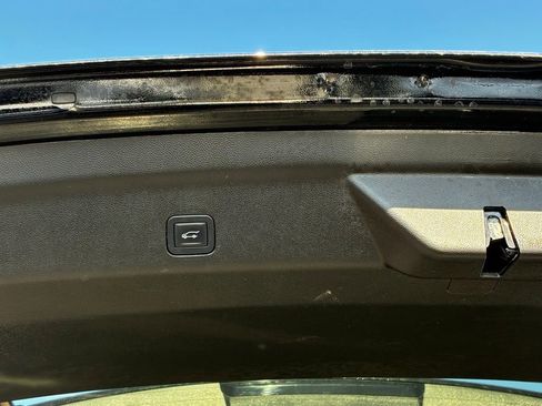 Used 2025 GMC Yukon Denali image 35