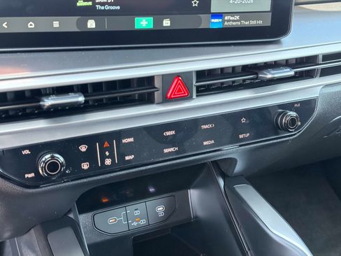 New 2026 Kia Sorento LX FWD image 22