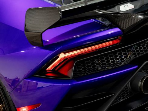 Used 2021 Lamborghini Huracan EVO RWD image 24