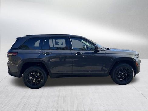 New 2025 Jeep Grand Cherokee Altitude image 19