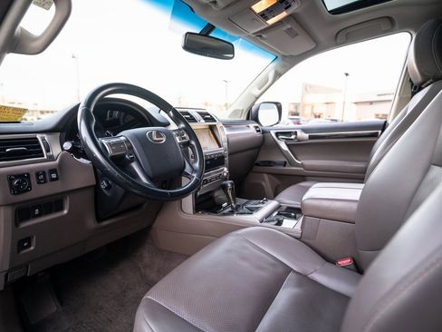 Used 2018 Lexus GX 460 image 4