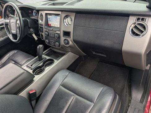 Used 2017 Ford Expedition XLT w/ Equipment Group 202A RWD image 17