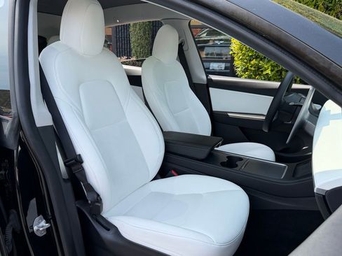 Used 2021 Tesla Model Y Long Range image 34