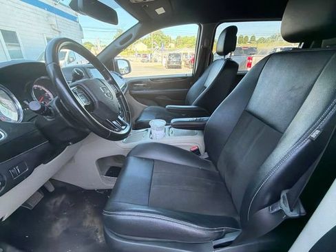 Used 2020 Dodge Grand Caravan SXT FWD image 9