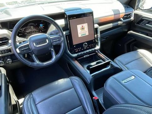 Used 2025 GMC Yukon XL Denali AWD/4WD image 14