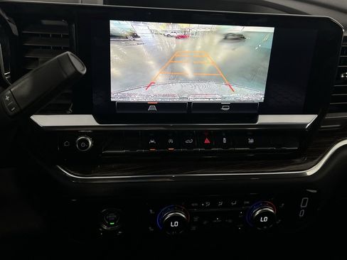 Used 2024 GMC Sierra 1500 SLE image 19