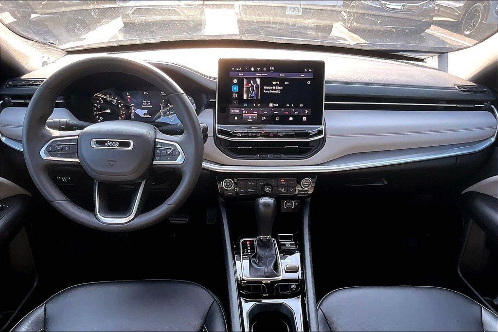 Used 2025 Jeep Compass Limited AWD/4WD image 7
