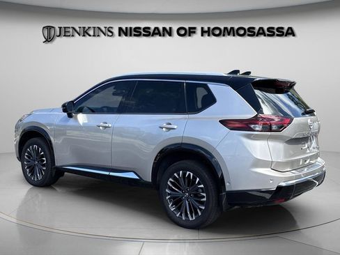 Used 2025 Nissan Rogue Platinum w/ Tech Package FWD image 7