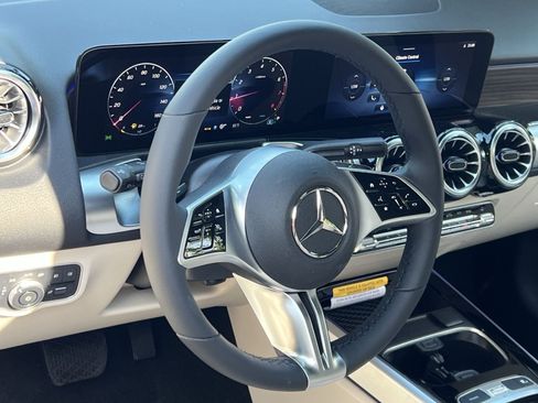 New 2026 Mercedes-Benz GLB 250 4MATIC image 21