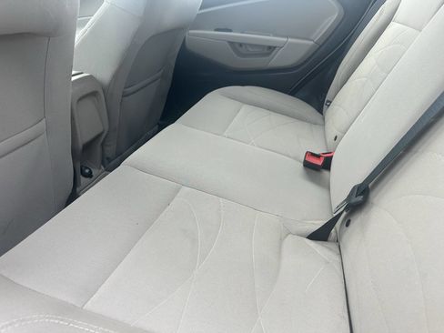 Used 2017 Ford Fiesta SE image 4