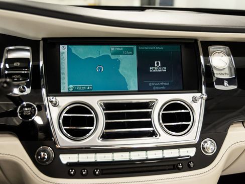 Used 2017 Rolls-Royce Dawn RWD image 47