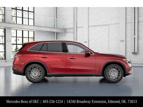 Used 2026 Mercedes-Benz GLC 300 4MATIC image 2