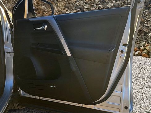 Used 2016 Toyota RAV4 Limited image 21