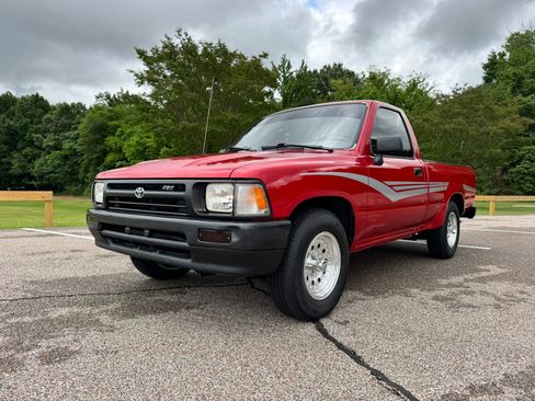 Used 1994 Toyota Pickup 2WD Regular Cab image 3