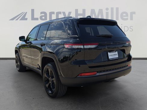 New 2026 Jeep Grand Cherokee Limited w/ Limited Altitude Package AWD/4WD image 3