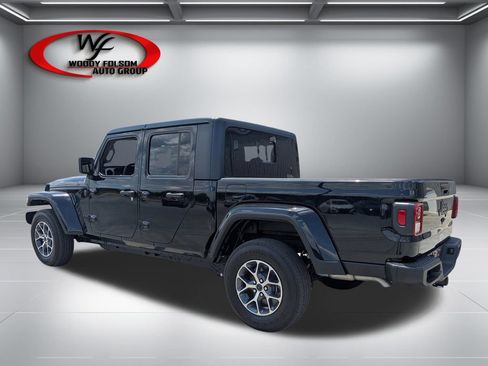 Used 2024 Jeep Gladiator Sport AWD/4WD image 7