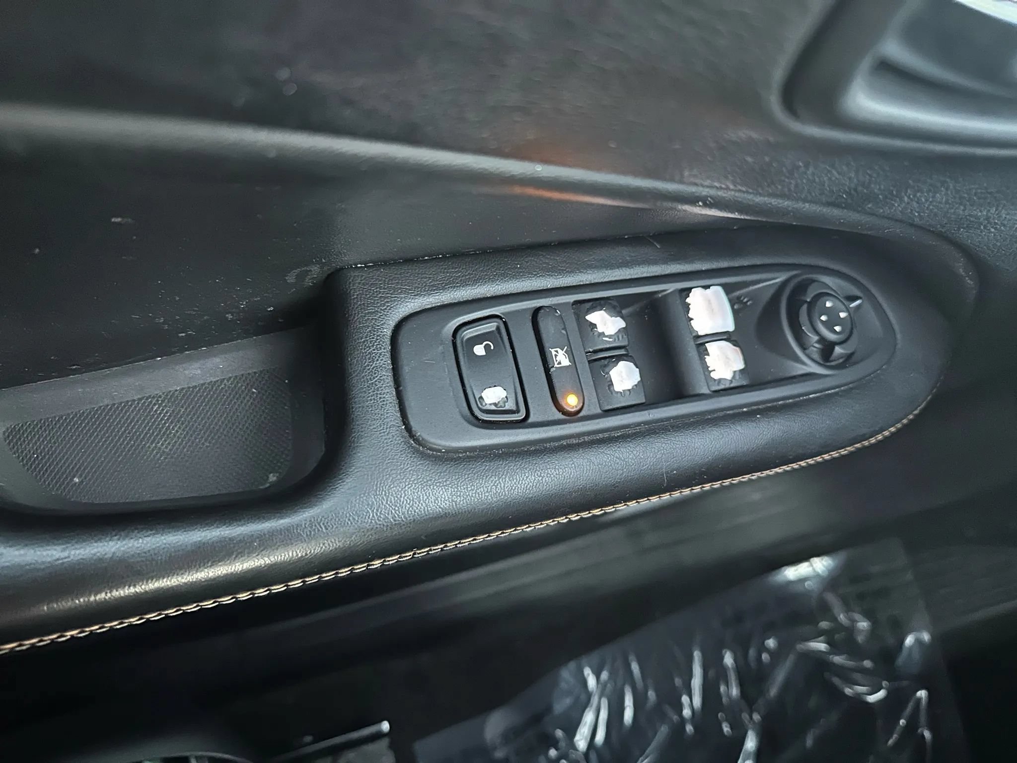 Used 2018 Jeep Compass Latitude w/ Cold Weather Group AWD/4WD image 34