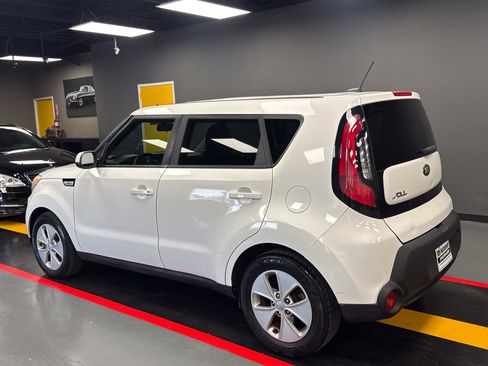 Used 2015 Kia Soul FWD image 3