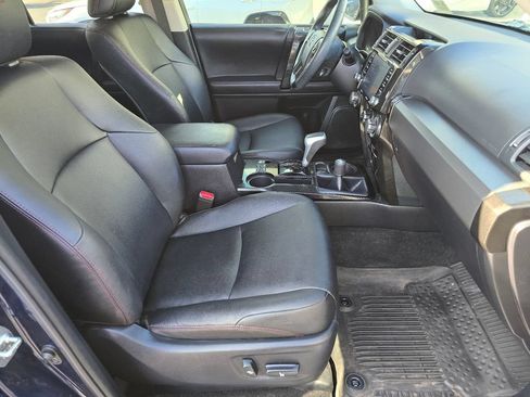 Used 2022 Toyota 4Runner TRD Off-Road Premium w/ Moonroof Package AWD/4WD image 17