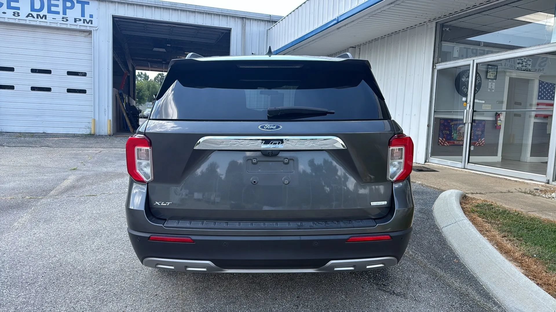 Used 2020 Ford Explorer XLT w/ Equipment Group 202A RWD image 4