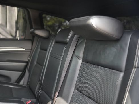 Used 2017 Jeep Grand Cherokee Limited w/ Luxury Group II AWD/4WD image 11