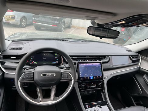 Used 2022 Jeep Grand Cherokee Limited 4xe AWD/4WD image 11