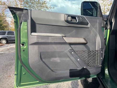 Used 2023 Ford Bronco Black Diamond image 12