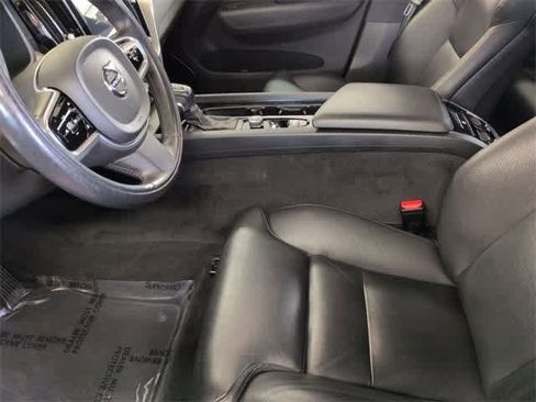 Used 2018 Volvo XC60 T6 Inscription w/ Convenience Package image 17