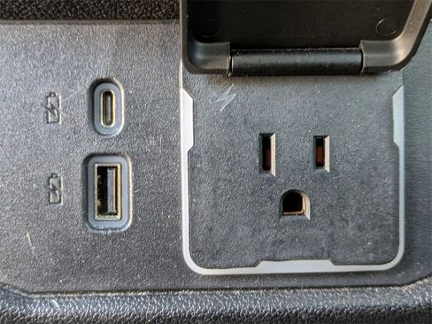 Used 2023 Chevrolet Silverado 1500 LT image 14