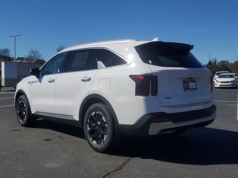 Certified 2025 Kia Sorento S FWD image 6
