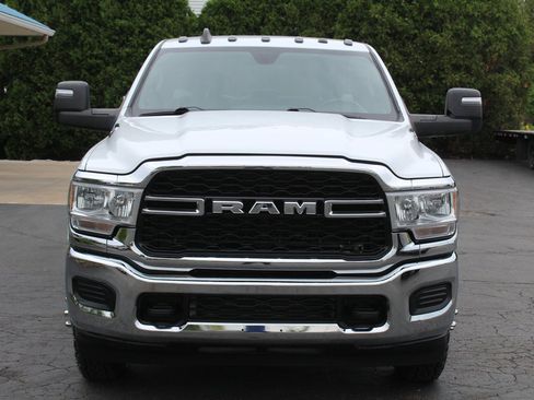 Used 2024 RAM 3500 Tradesman w/ Chrome Appearance Group AWD/4WD image 11