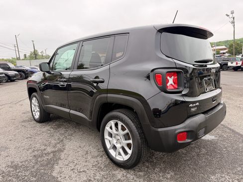 Used 2023 Jeep Renegade Latitude AWD/4WD image 3