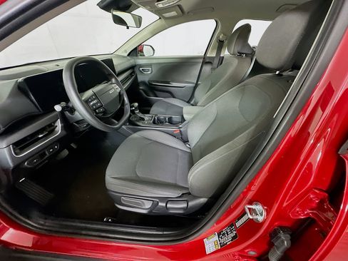 Used 2025 Kia K4 LXS image 13