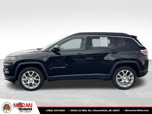 Used 2023 Jeep Compass Latitude AWD/4WD image 2