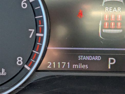 Used 2025 Nissan Pathfinder SV image 32