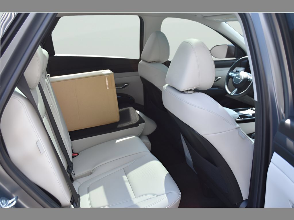 Used 2025 Hyundai Tucson Limited FWD image 16