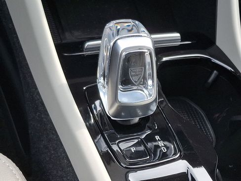 Certified 2023 Volvo XC40 B5 Plus w/ Protection Package Premier image 16