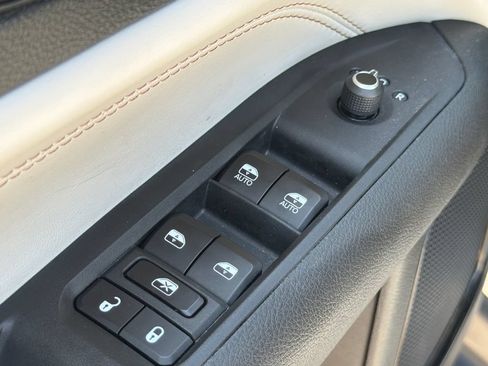 Used 2025 Jeep Compass Limited AWD/4WD image 24