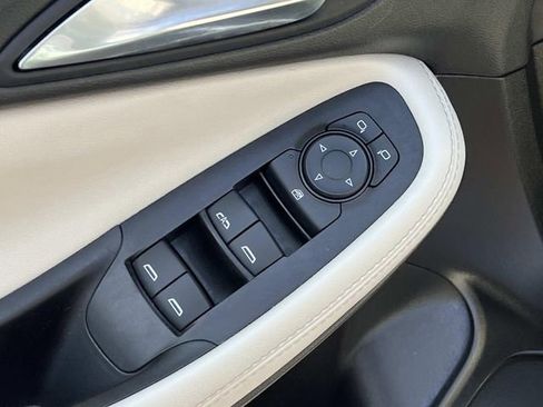 Used 2023 Buick Encore GX Preferred w/ Cold Weather Comfort Package FWD image 16