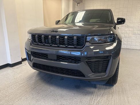New 2026 Jeep Grand Cherokee Altitude AWD/4WD image 11